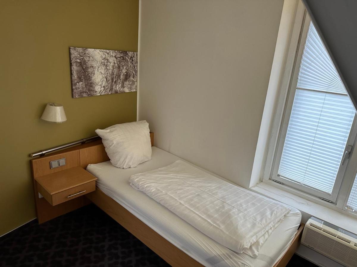 Hotel Burg Kerpen Illingen  Ngoại thất bức ảnh