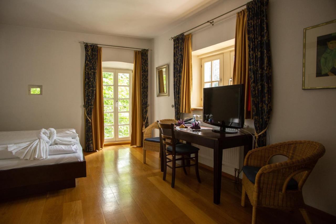 Hotel Burg Kerpen Illingen  Ngoại thất bức ảnh